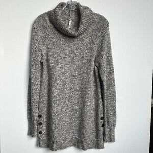 Leo & Nicole Cowl Neck Turtleneck Long Accent Buttons Sweater Size S Oversized